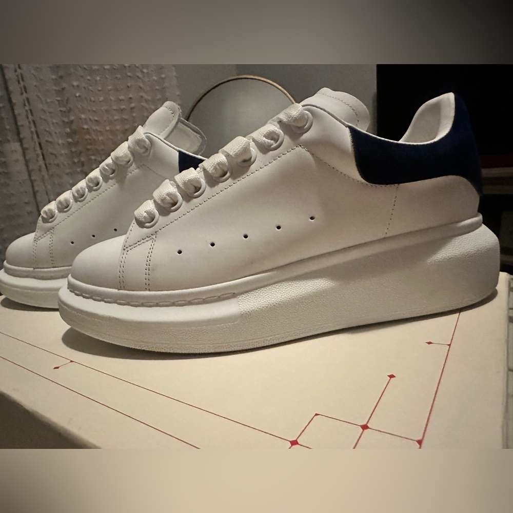 WMNS Alexander McQueen